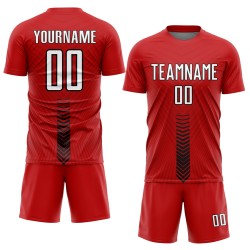 Benutzerdefinierte rot weiß-schwarz Pfeil Formen Sublimation Fußball Uniform Trikot Benutzerdefinierte rot weiß-schwarz Pfeil Formen Sublimation Fußball Uniform Trikot